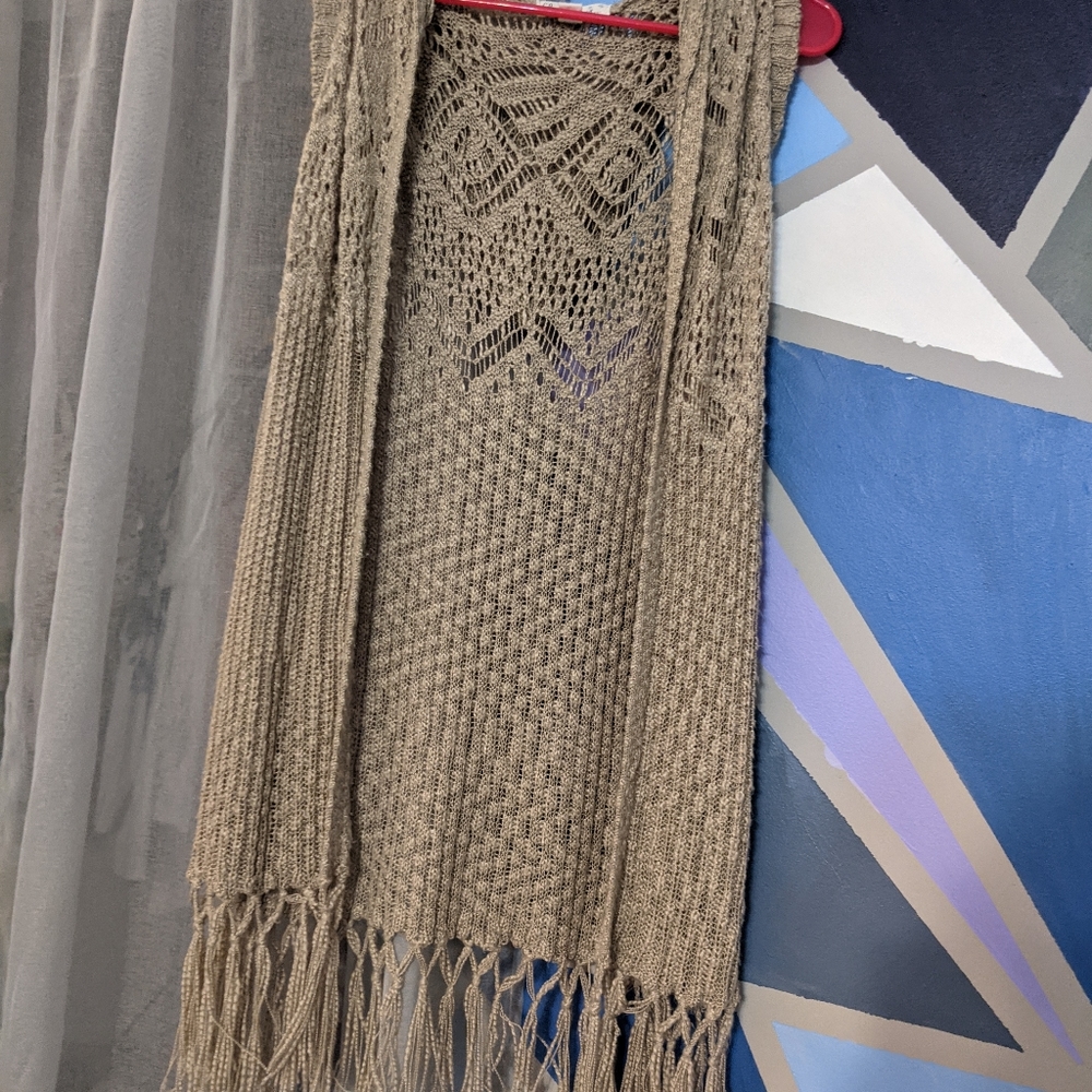 Knitted sweater with hood